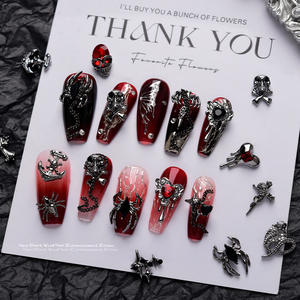 Gotische Vintage 3D Nagelkunst-Accessoires im Chrome Hearts Kreuz-Herz Totenkopf- und Spinnen-Design mit Legierungs-Strasssteinen Großhandel - Product Image 3