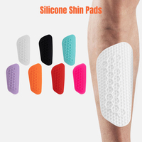 Protège-tibias de football miniatures en silicone respirant et léger, vierges pour sublimation et impression personnalisée, ajustables pour adultes
