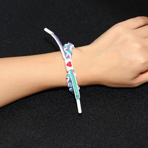 Modische Holografische Reflektierende Kinder-Schmuckarmbänder mit Klassischen Geometrischen Legierungs-Anhängern, Handgewebte Freundschaftsgeschenk-Armbänder - Product Image 6