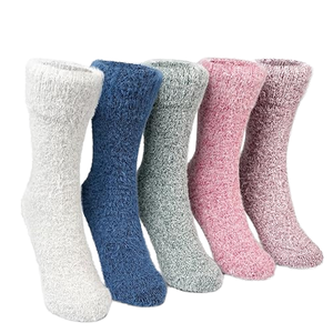 <span class=keywords><strong>Chaussettes</strong></span> en peluche en vrac <span class=keywords><strong>Chaussettes</strong></span> d'hiver thermiques ultra douces pour femmes hommes, <span class=keywords><strong>chaussettes</strong></span> de <span class=keywords><strong>maison</strong></span> confortables antidérapantes en gros dans des couleurs unies - Product Image 1