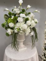 Centre de table personnalisé élégant en forme de fleur de lys Calla, 65 cm, boule de fleurs vertes et blanches