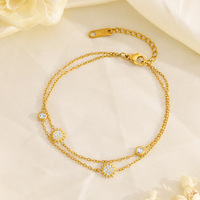 Bracelet en acier inoxydable plaqué or 18 carats avec soleil, lune et zircon cubique pour femme, chaîne fine délicate, style céleste, vente en gros OEM
