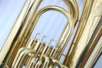BB Tuba Brass Body dan Leadpipe 4 Aksi Piston Baja Tahan Karat Lapisan Pernis Bening Ukuran 4/4 Dengan Kotak