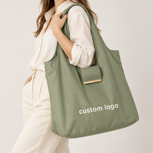 Sac fourre-tout en polyester écologique, pliable, recyclé, imperméable, avec logo personnalisé imprimé - Product Image 1
