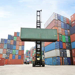 Manutacteur électrique haute capacité SDCE90K7E6 avec une masse opérationnelle de 39,5 tonnes pour le manutention en terminal portuaire - Product Image 1