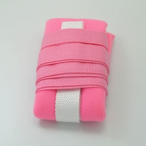 สายรัดข้อมือและข้อเท้าสำหรับผู้ป่วยติดเตียง สีชมพู พร้อมหัวเข็มขัดโลหะ ใช้งานด้วยมือ  ประเภทอุปกรณ์การแพทย์คลาส 1 - Product Image 3
