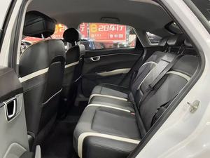 Baojun RC-6 : l'âme du fastback, SUV avec une hauteur au sol optimisée, où le coupé rencontre le crossover pour les jeunes et les audacieux. - Product Image 5