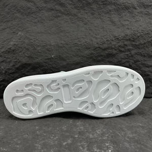 أحذية بتصميم فاخر للرجال والنساء عالية الجودة لرياضة التزلج ، أحذية مكتنزة جيدة التهوية للبيع بالجملة - Product Image 5