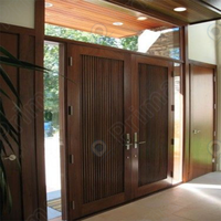 Porte extérieure en bois naturel pour villa, appartement haut de gamme, design résidentiel