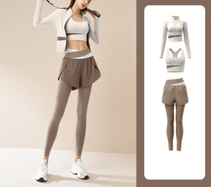 Set Yoga da Donna 3 Pezzi: Giacca Corta con Collo Alto e Zip Intera, Leggings con Gonna e Foro per il Pollice, Reggiseno Integrato con Imbottitura Rimovibile - Product Image 4