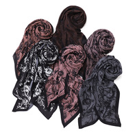 Foulards carrés en mousseline de soie de style rétro imprimés de fleurs de 90x90cm pour femmes musulmanes Hijabs en mousseline de soie plissée rose noire châles