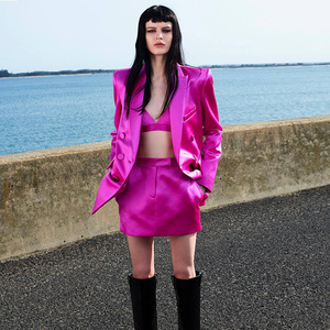 गर्म गुलाबी साटन रेशम ब्लेजर्स देवियों महिलाओं सूट शीर्ष स्कर्ट रंगीन जाकेट सेट - Product Image 2