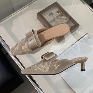 Mules à talons chaton pour femmes, style rétro, brodées, à talon bas de 5 cm, tendance - Product Image 5