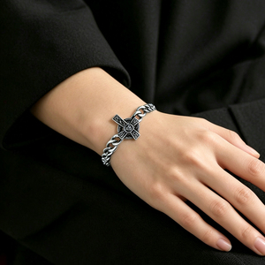 Gelang Salib Pria Vintage Hitam Stainless Steel 2025 Gaya Hip-Hop Geometris Keren Terlaris Dongguan - Product Image 3