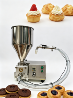 Machine de remplissage commerciale pour pâtisseries : cupcakes à la fraise, choux à la crème, biscuits au chocolat, tartes danoises aux myrtilles