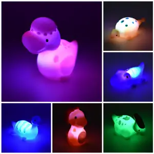 Grosir 6 Pcs Warna-warni Sentuh Sensitif Berkedip Rubber Bath Toy LED Mengambang Cahaya Bathtub Mainan untuk Bayi dan Balita