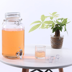 Distributeur de jus et de boissons en verre gravé transparent de haute qualité Tangson ST143, soufflé à la main, 16,3x22,2x34,4 cm - Product Image 5