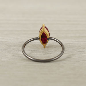 Bague de Fiançailles et d'Anniversaire en Argent Sterling 925 au Design Unique, Sertie d'une Pierre Précieuse Grenat Taille Ovale, Jaune et Noir - Product Image 2