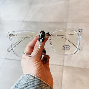 Gafas de Sol Cuadradas para Mujer Qianai, Montura Completa Tr90, Lentes Anti Luz Azul, Remaches Punteados Irregulares S2 30116 - Product Image 5