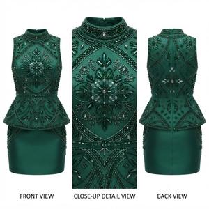 Robe de soirée élégante en satin émeraude avec péplum, longueur genou, pour cocktail, de luxe, de créateur, ornée, écologique - Product Image 1