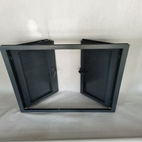 Dernières portes à cadre en aluminium et fenêtres à battants avec vitrage anti-impact, moustiquaires et barres de sécurité.