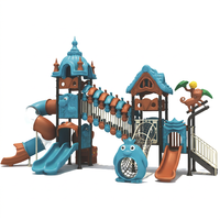 Ensemble d'équipements de jeux extérieurs robustes et complexes pour enfants, idéal pour les parcs communautaires et les aires de jeux extérieures.