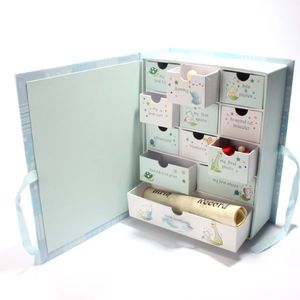 Set Regalo di Lusso Personalizzato per Neonati in Materiali Riciclati Include Vestiti per Bambini, Ricordo Commemorativo e Scatole per Decorazioni Baby Shower - Product Image 6