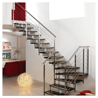 Rampe d'escalier droite Prima avec verre dépoli translucide pour la protection de l'intimité et la diffusion de la lumière pour escaliers de maisons modernes