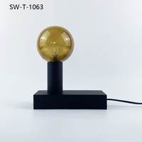 Lampe de table nordique avec base en peinture laquée et boule de verre, lampe de chevet LED pour la décoration de la maison
