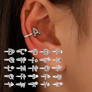 Pendientes en forma de U con tachuelas de diamantes elegantes de gama alta para <span class=keywords><strong>mujer</strong></span> - Product Image 2
