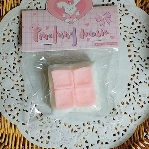 Juguete Blandito de TPR con Forma de Pastel de Queso y Chocolate de 6 cm de Grosor, Juguete Sensorial Antiestrés con Sonido para Niños - Product Image 2