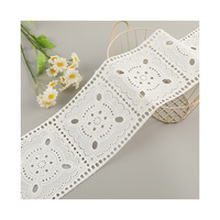 Dentelle en coton soluble dans l'eau à motifs floraux perforés de style Lolita pour la décoration textile de la maison et les accessoires vestimentaires