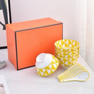 Juego de vajilla de porcelana europea de lujo personalizado al por mayor con tazones y cucharas de porcelana fina, en caja de regalo - Product Image 1
