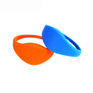 Braccialetto passivo Rfid Smart Wristband impermeabile 13.56mhz Ntag213 Nfc braccialetto in Silicone con codice QR per eventi