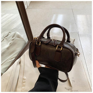 Nouveauté 2025 : Sac à main femme style coréen, très tendance, avec chaîne décorative, fermeture à rabat, en polyester imperméable, idéal pour les voyages. - Product Image 5