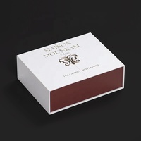 Boîte cadeau rigide personnalisée avec logo magnétique blanc, logo doré de luxe, ouverture au milieu, fermoir en métal pour vêtements, cosmétiques