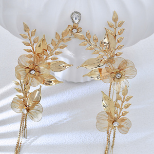 Élégant serre-tête doré avec pendentif couronne florale, feuilles dorées style déesse romaine et longues pampilles, accessoire de coiffure de mariée à suspendre - Product Image 4