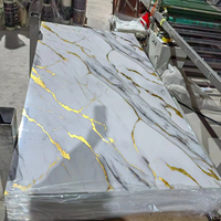 Panel Dinding Emas Desain Baru Anti Melengkung Anti Mengembang Alternatif Marmer Panel Dinding PVC Marmer untuk Kamar Mandi Dapur