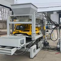 Machine de fabrication de briques entièrement automatique QT4-15 à faible investissement pour briques creuses, pleines et pavés autobloquants en béton