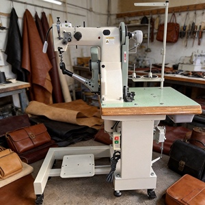 <span class=keywords><strong>M</strong></span>áquina de Coser Suelas de Zapatos Industrial BY-<span class=keywords><strong>168</strong></span>, Puntada de Bloqueo de Alta Calidad con Pie Caminante para Costura Lateral, Operación Mecánica con Motor - Product Image 1