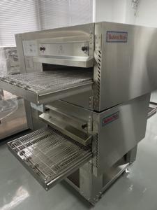 فرن بيتزا تجاري بنظام نفث الهواء الساخن وناقل حركة يعمل بالغاز الطبيعي طراز Rock G2028 بدرجة حرارة قصوى 350 درجة - Product Image 5