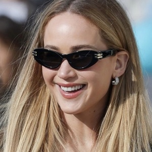 Lunettes de soleil triangulaires œil de chat, protection UV400, style haut de gamme pour femmes, mode européenne et américaine, célébrité d'Internet, nouveauté 2025 - Product Image 2