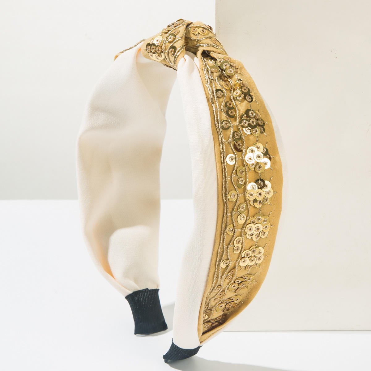 สีเหลือง