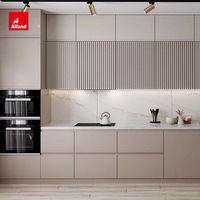 Meuble de cuisine moderne en forme de L, automatique et sur mesure, en panneaux de particules mélaminés, pour la maison, de la marque Alland European Canada.