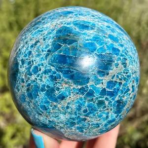 Sphère de pendule en apatite bleue de 8,5-9 cm avec motif floral, pierres de guérison naturelles pour la méditation et les objets de sorcellerie - Product Image 1