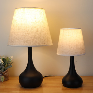 โคมไฟตั้งโต๊ะสไตล์อเมริกันวินเทจ ดีไซน์ย้อนยุคแบบสัมผัส โคมไฟข้างเตียงเรียบง่ายทันสมัยระดับไฮเอนด์สำหรับห้องนอนที่อบอุ่น - Product Image 2