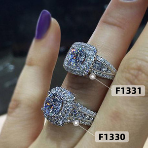 Anillo elegante de doble capa para mujer, diseño con incrustaciones brillantes, joyería llamativa de moda - Product Image 1