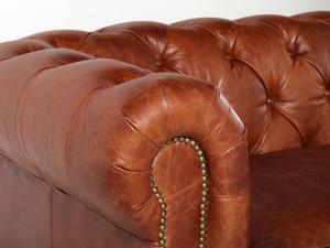 Sofá Chesterfield de Lujo, Diseño Tapizado en Cuero, Clásico con Botones, Asientos Profundos y Cómodos, Elegante, Duradero, Perfecto - Product Image 3