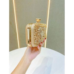 Kalp Şeklinde El Çantası, Kadınlar İçin Kristal Taşlı Abiye Çantası, Altın Kristal El Çantası - Product Image 1