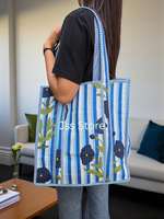 Sac fourre-tout pour femme, conçu pour s'adapter aux modes de vie modernes, avec un intérieur spacieux, une expérience de port confortable et un look élégant.